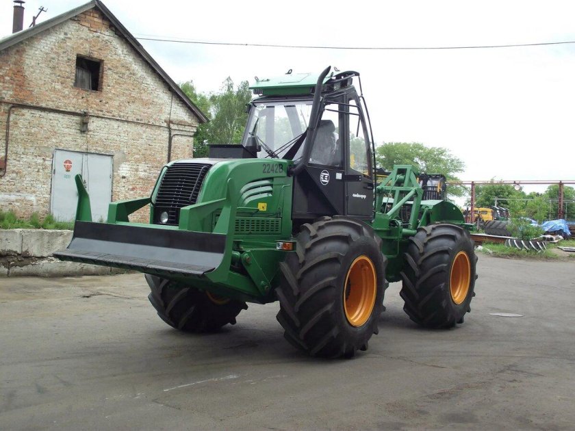 Амкодор машина трелевочная 2242в