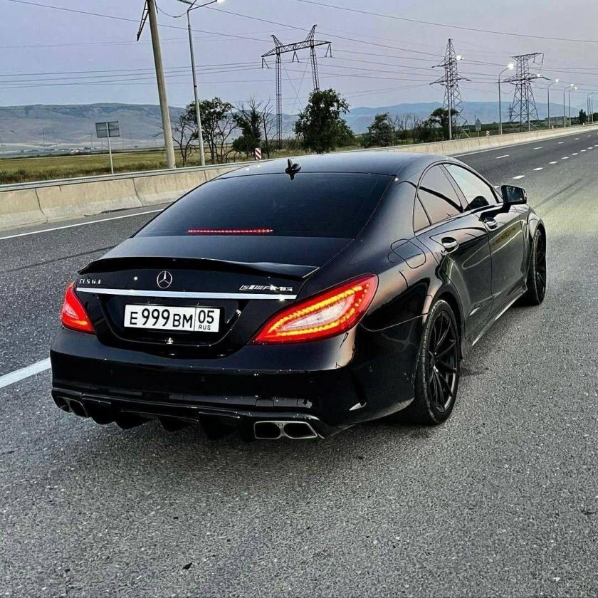 Мерседес банан CLS 63 AMG
