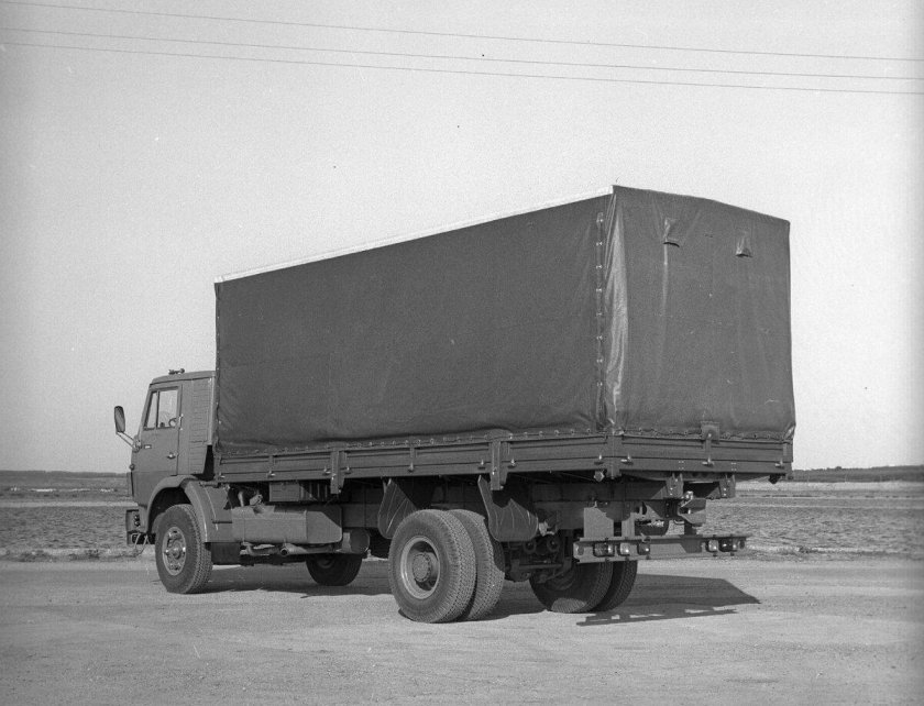 КАМАЗ двухосный бортовой 5325