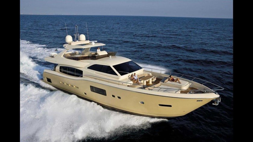Ferretti 870
