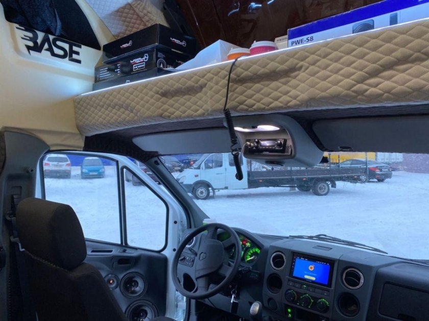 Закабинный спальник Base на газон Некст