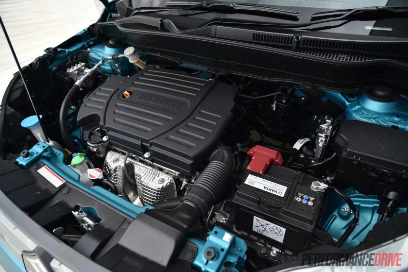 Сузуки Витара моторный отсек