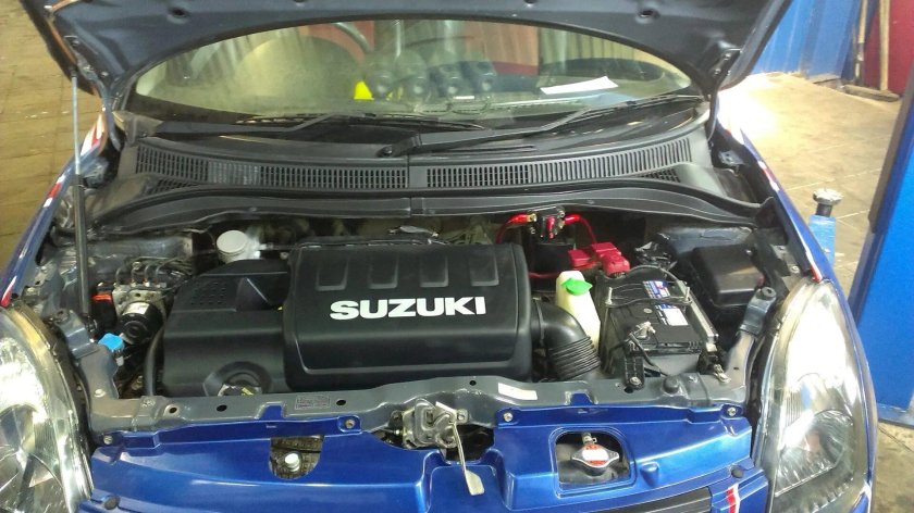 Подкапотка Suzuki Swift 2008