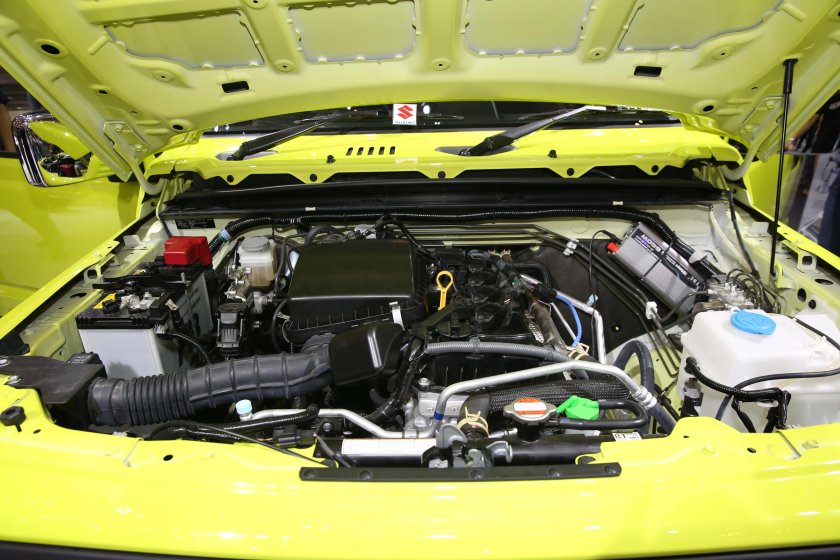 Сузуки Джимни моторный отсек