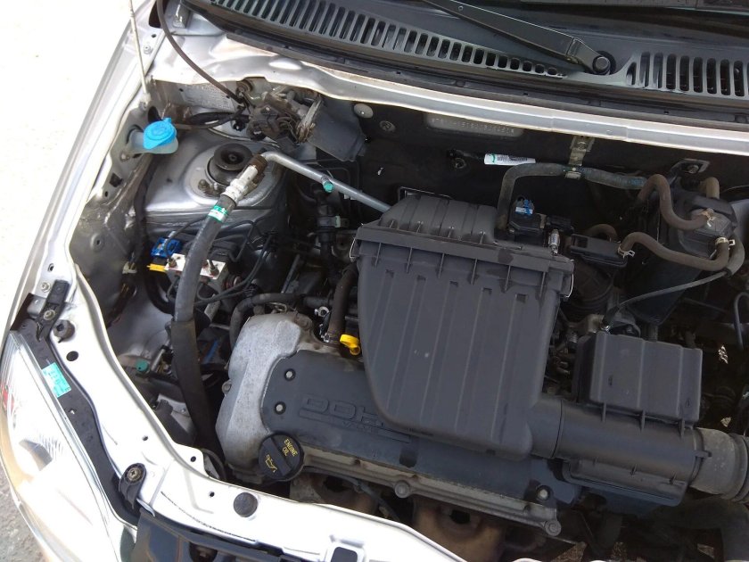 Suzuki Liana подкапотка