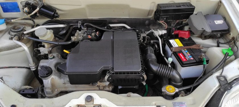 Suzuki Ignis подкапотное пространство