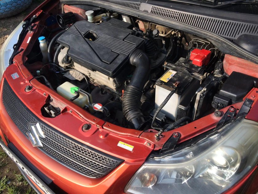 Подкапотка Suzuki sx4
