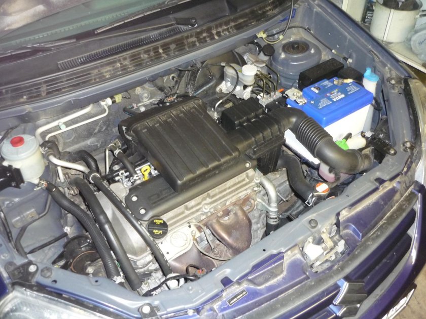 Suzuki Liana подкапотка