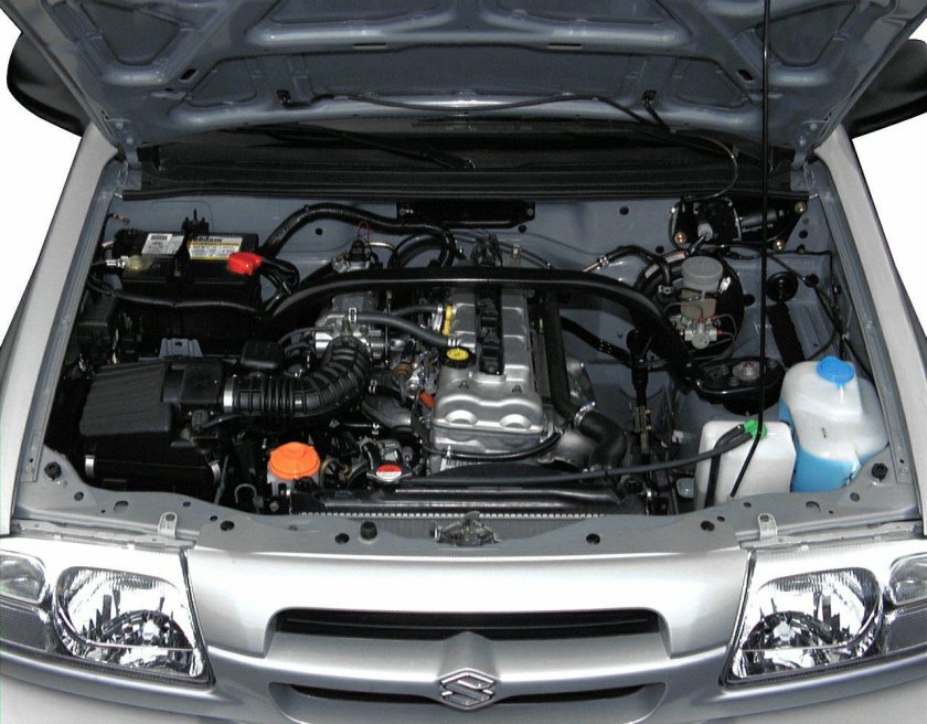 Suzuki Grand Vitara 2008 под капотом
