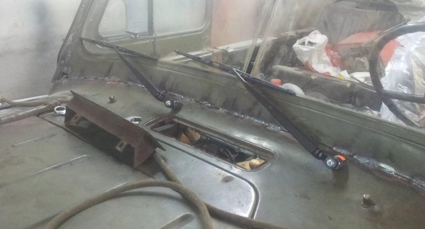 Мотор стеклоочистителя УАЗ 469 верхнего расположения