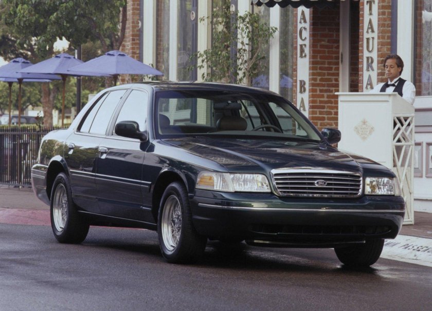 Форд Краун Виктория 1999