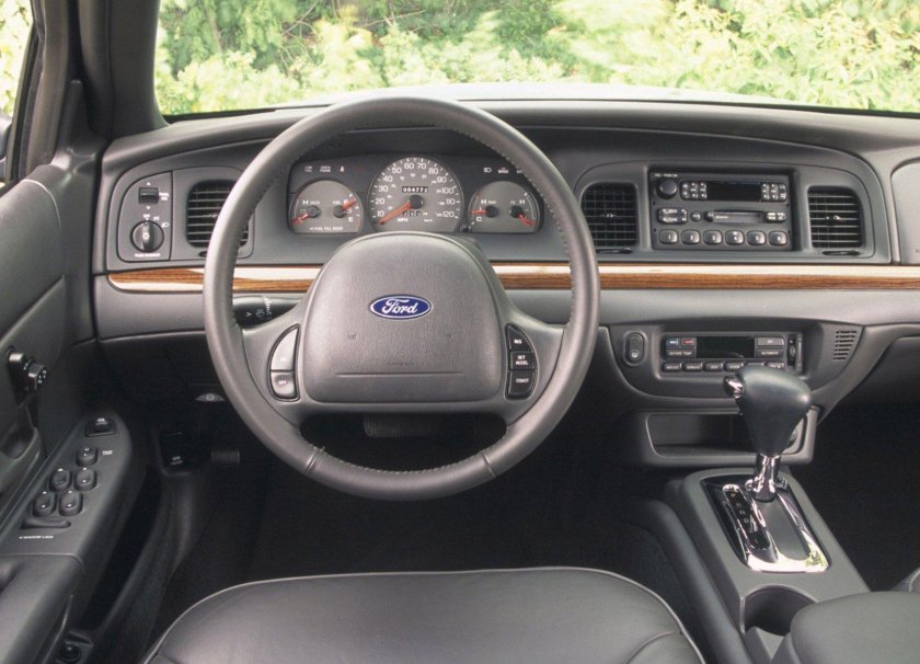 Ford Crown Vic 2002
