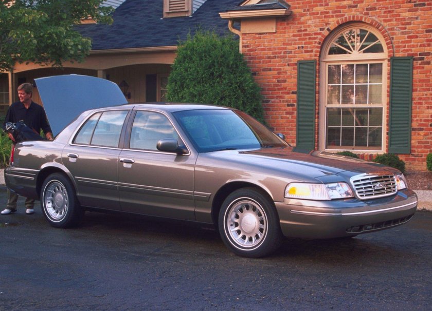 Ford Crown Victoria 2000