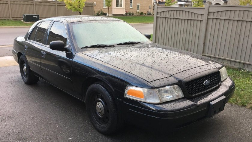 Машина Форд Краун Виктория