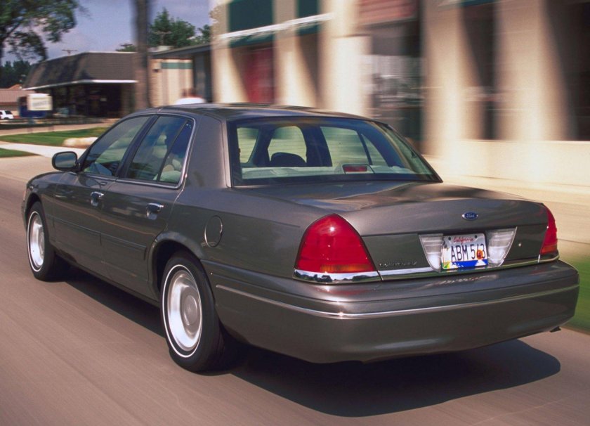Ford Crown Victoria 2001