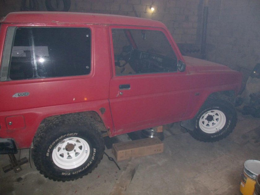 Daihatsu rocky a 200