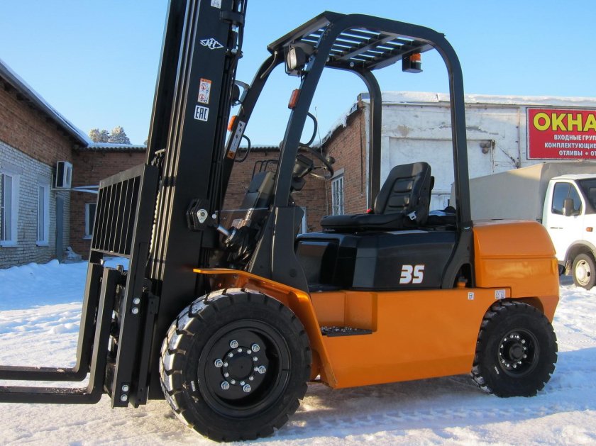 Вилочный автопогрузчик