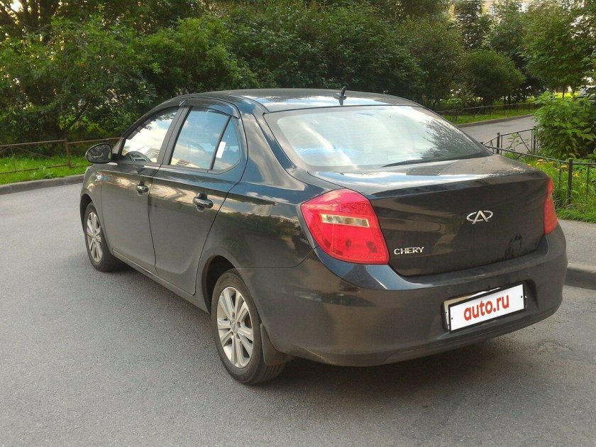 Машина Chery Bonus 3