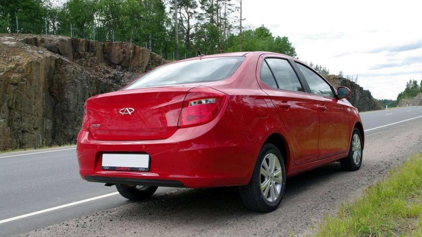 Машина Chery Bonus 3