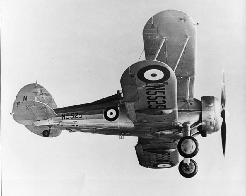 Самолет биплан Глостер Гладиатор