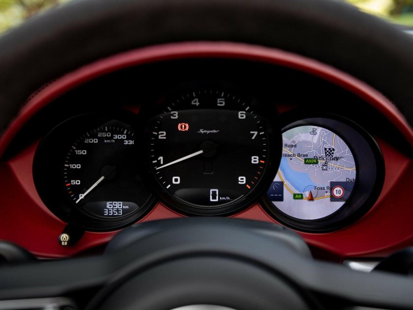 Приборная панель Порше Бокстер