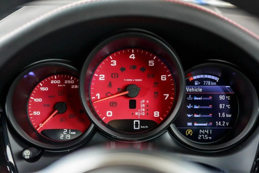 Порше Макан панель приборов