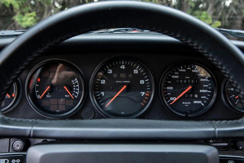 Приборная панель Порше 964