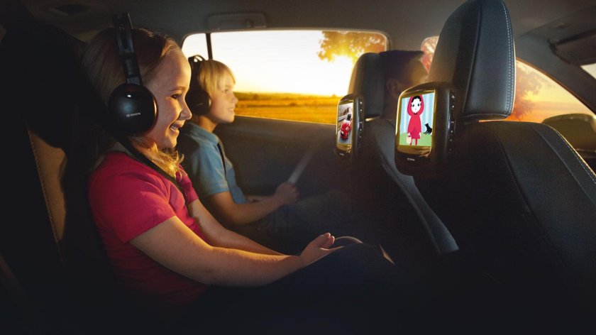 Держатель для планшета на подголовник автомобиля