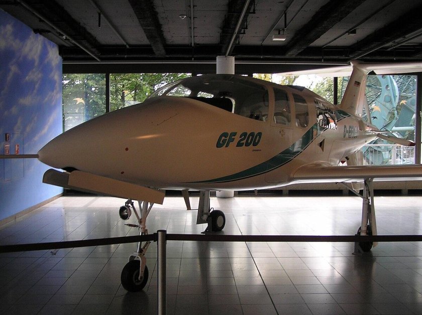 Самолёт Lear Fan 2100