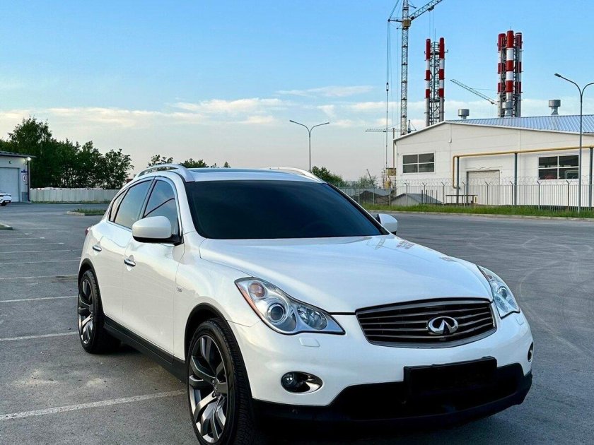 Инфинити белая фото