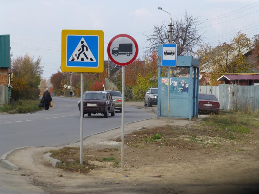 Дорожный знак 3.4 движение грузовых