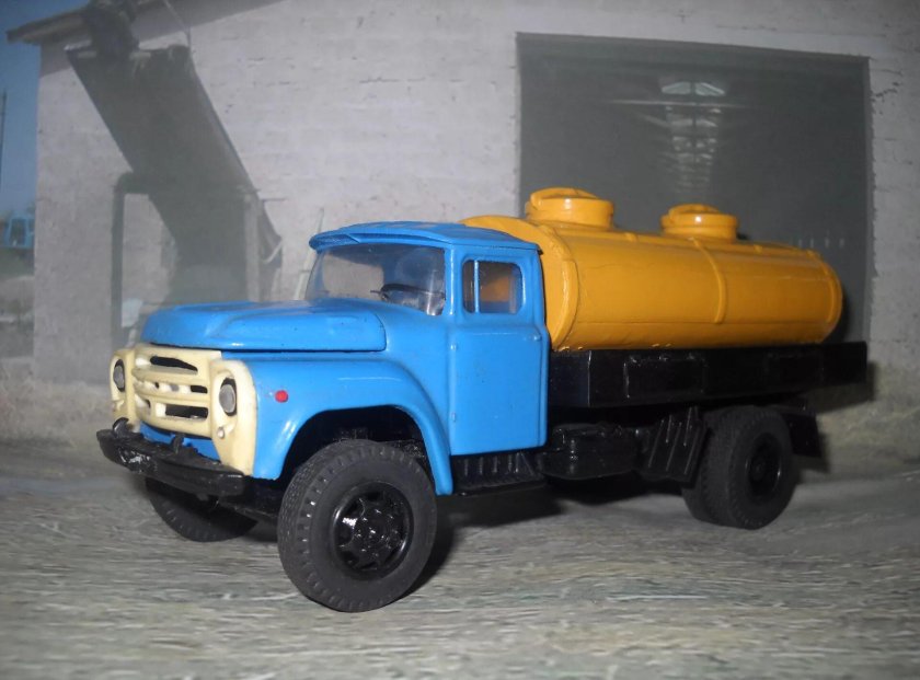 ЗИЛ 130 молоковоз модель