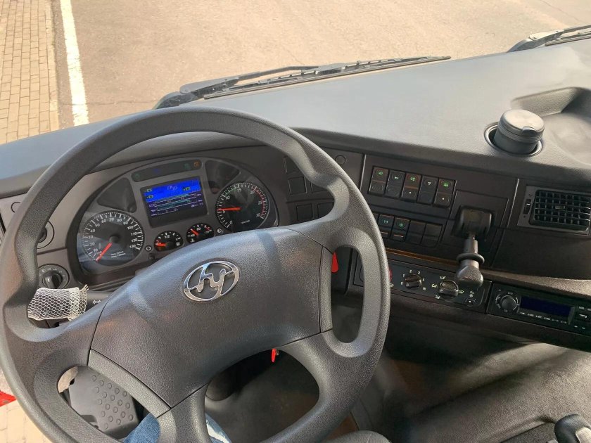 SAIC Iveco Hongyan самосвал