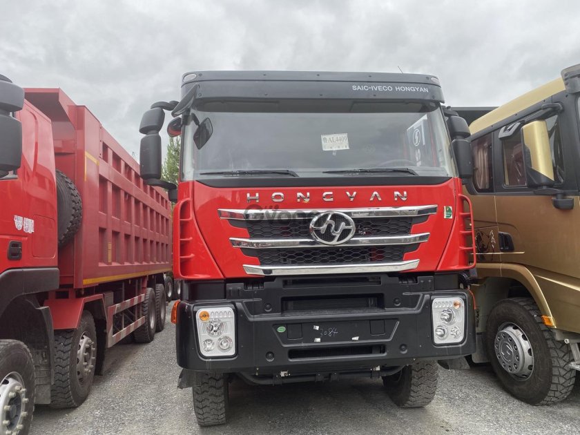 SAIC Iveco Hongyan самосвал