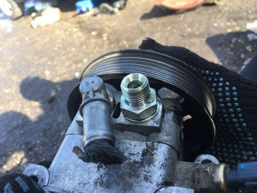 Штуцер гидроусилителя руля Форд фокус 1