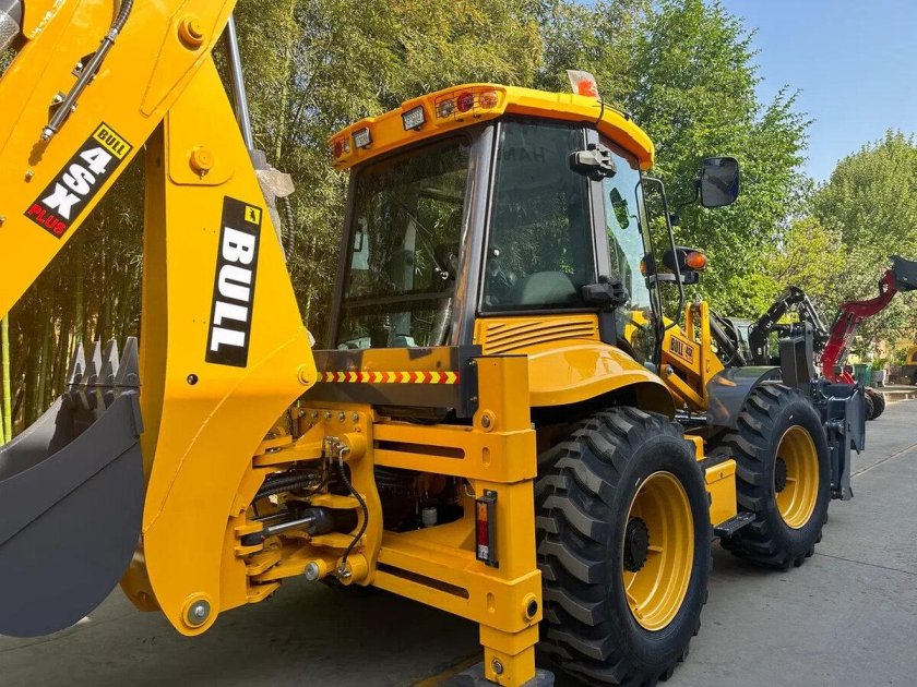 Экскаватор-погрузчик bull 4sx