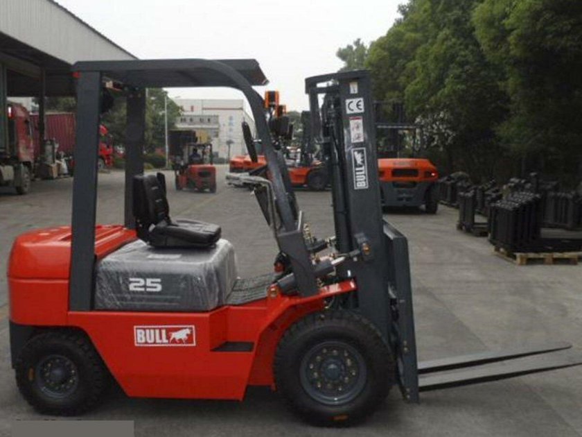 Погрузчик Heli 25