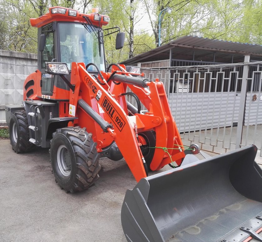 Фронтальный погрузчик bull sl920