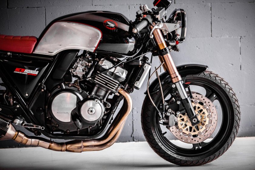 Honda cb 400 cafe racer
