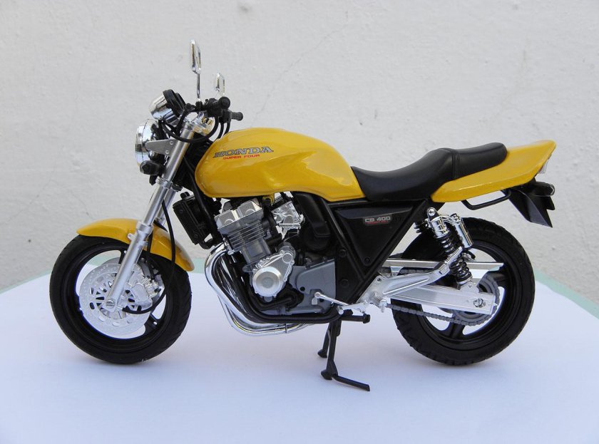 Мотоцикл Хонда св 400 SF