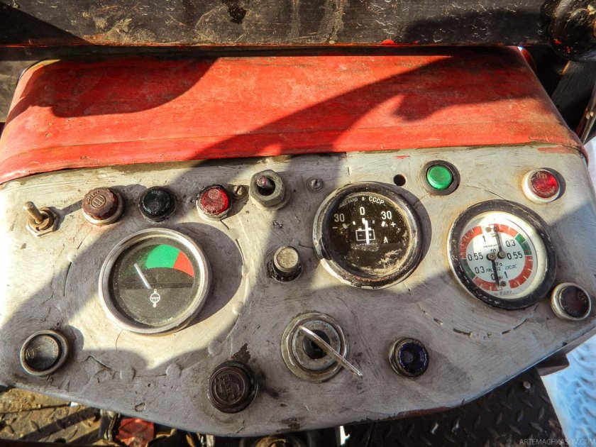 Щиток приборов трактора т-40