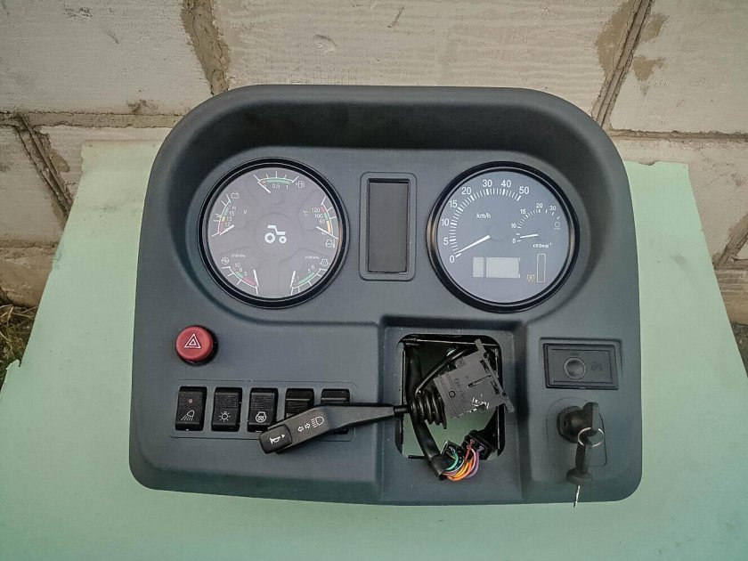 Панель приборов трактора МТЗ 1221
