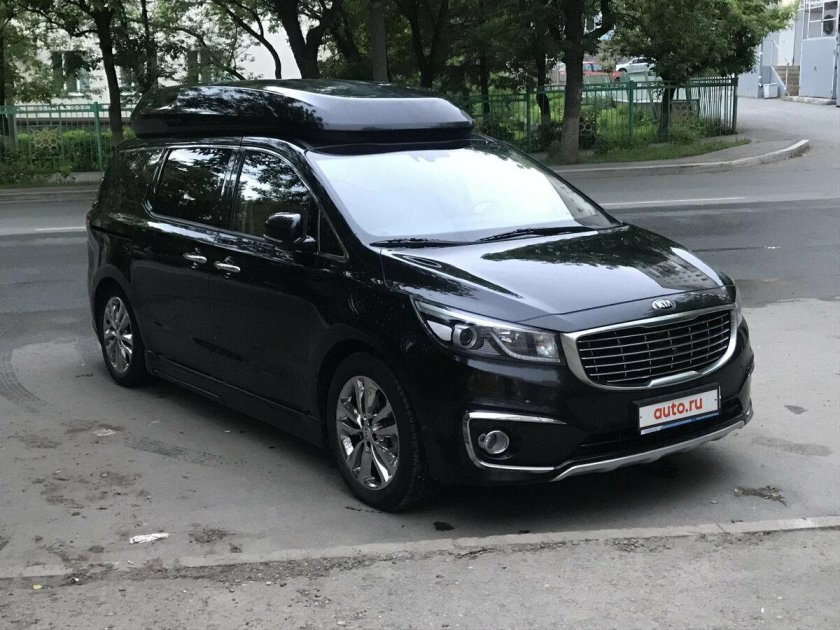 Kia Carnival черная