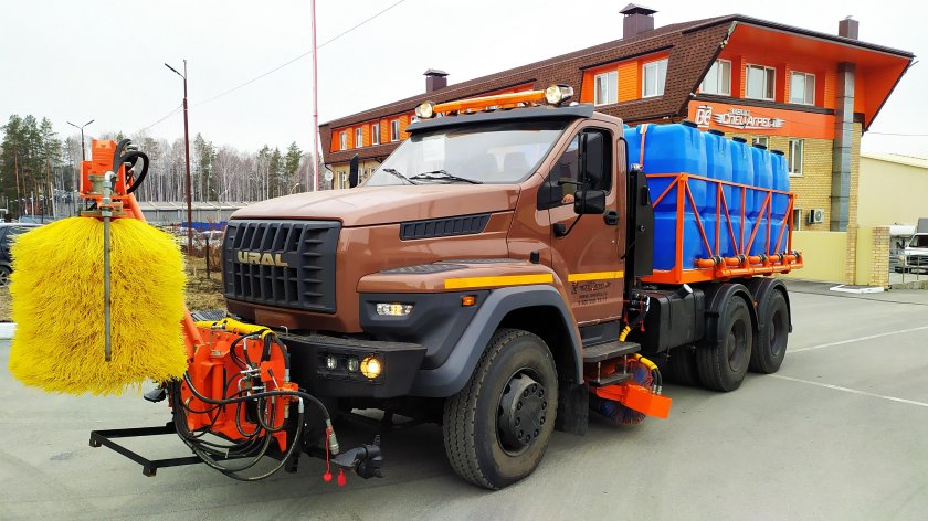 Поливомоечная машина Урал Некст