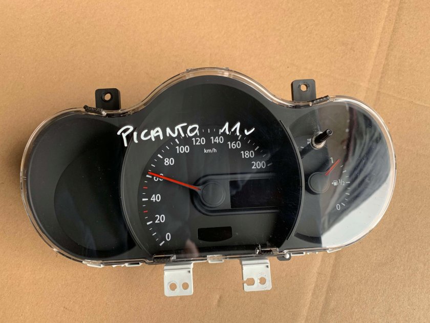 Kia Picanto приборная панель