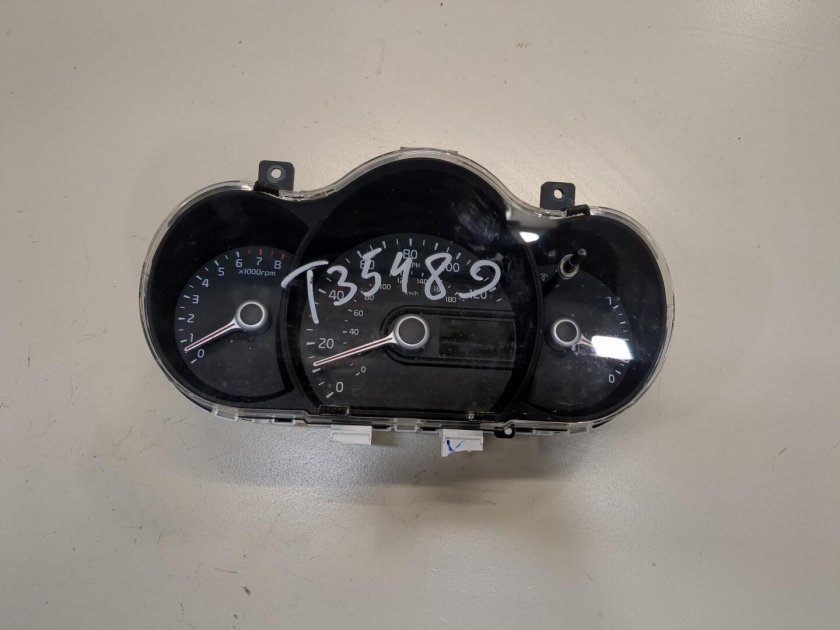 Панель приборов Киа Пиканто 2011 года с красным циферблатом