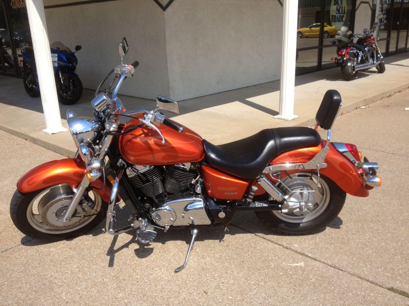 Honda Phantom 750 все цвета мотоцикла