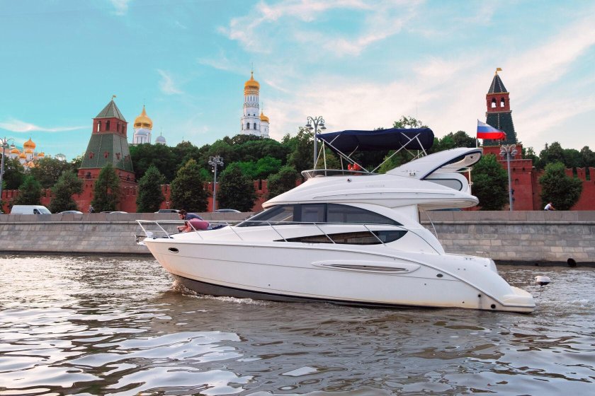 Яхта в Москве