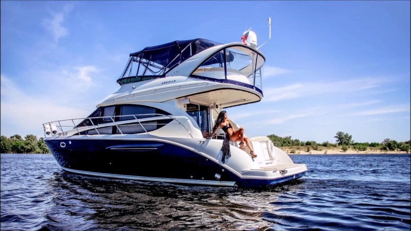 Красивые моторные яхты