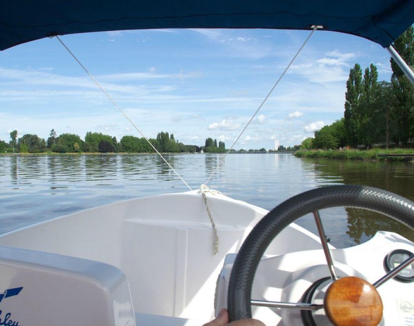 Речной катер